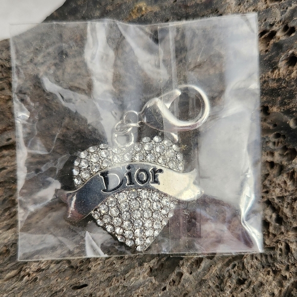 Crystal and Silver Pendant with lobster claw clasp - Picture 4 of 4